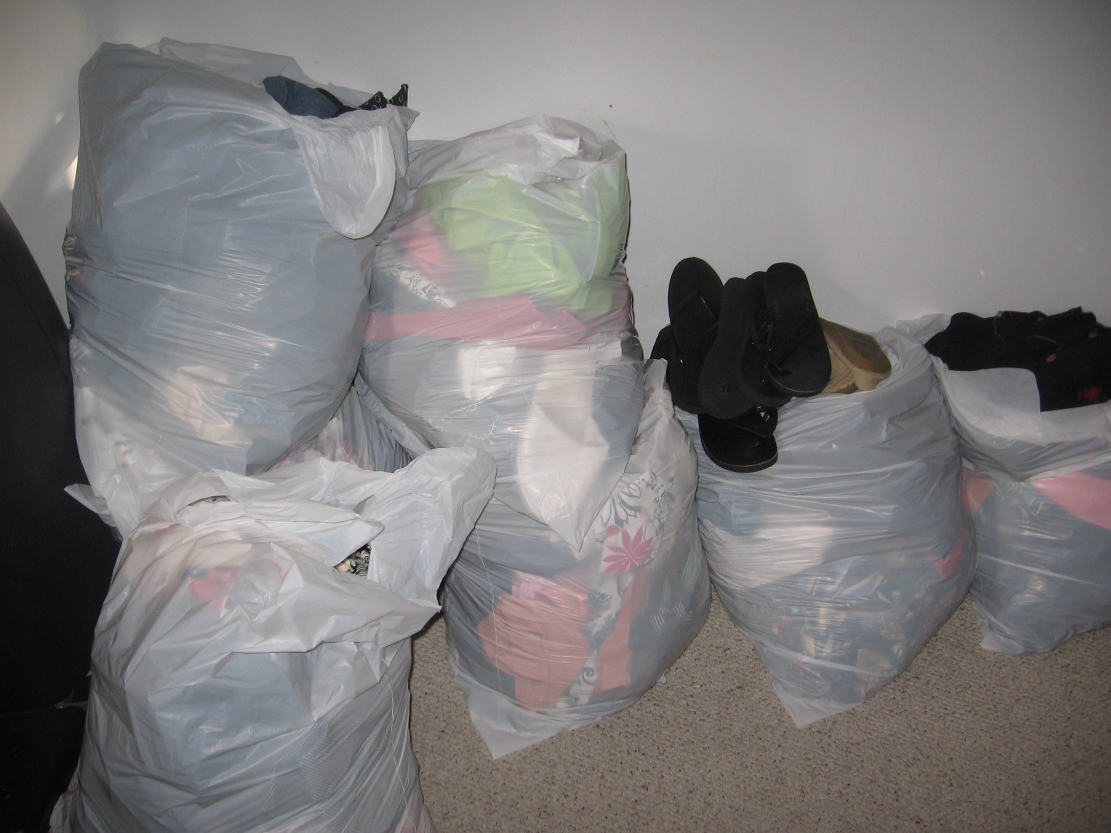 Bags+of+clothes1